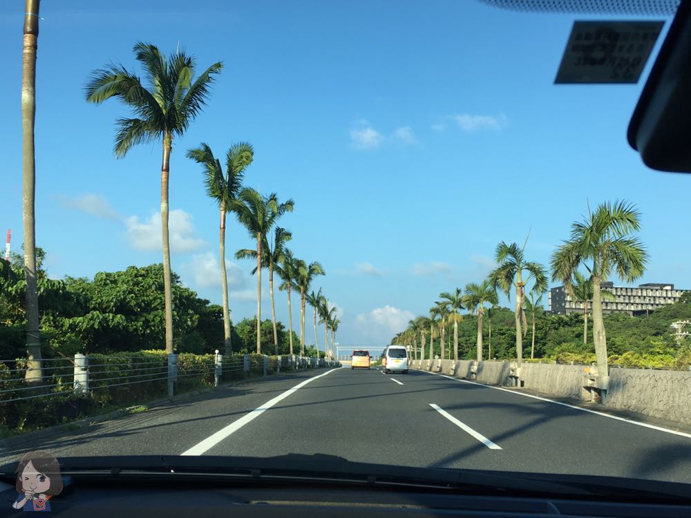 沖縄の道路から2